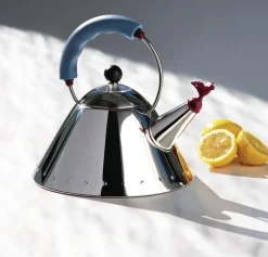 Alessi 9093 fluitketel, Lichtblauw-vogel
