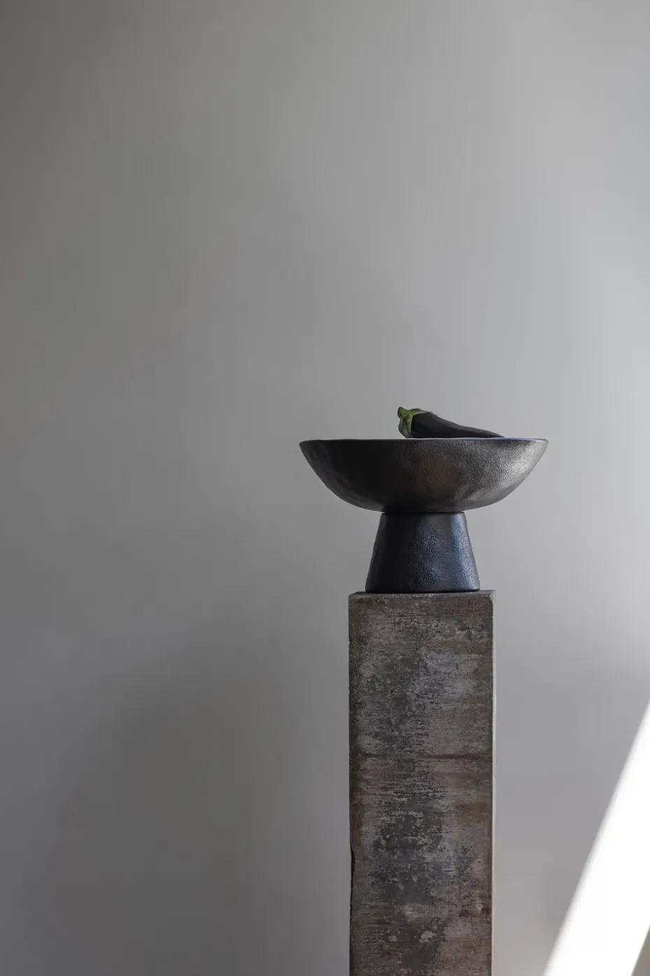 By Hand schaal op voet Ø31,5x20 cm, Off-white