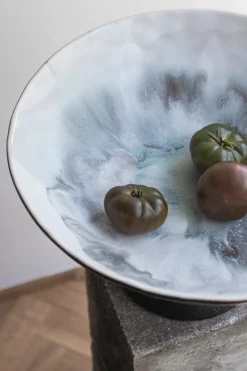 By Hand schaal op voet Ø31,5x20 cm, Off-white