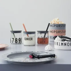 Design Letters rietje met deksel, Zwart