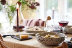 Edith tafelkleed 150x280 cm, Beige