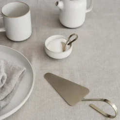 Fein taartschep, Messing