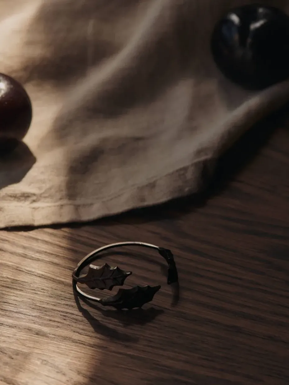 Holly leaf servetring Ø5,3 cm 4-pack, Black Brass