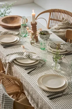 Leon tafelkleed 145x145 cm, Seagrass