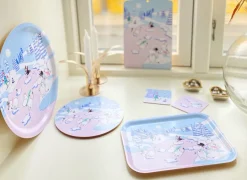 Moomin pannenonderzetter winter 2022 Ø21 cm, Blauw-wit-roze