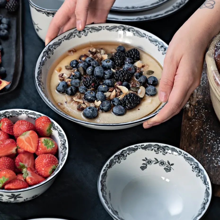 Ostindia Svart diep bord, Ø 22 cm