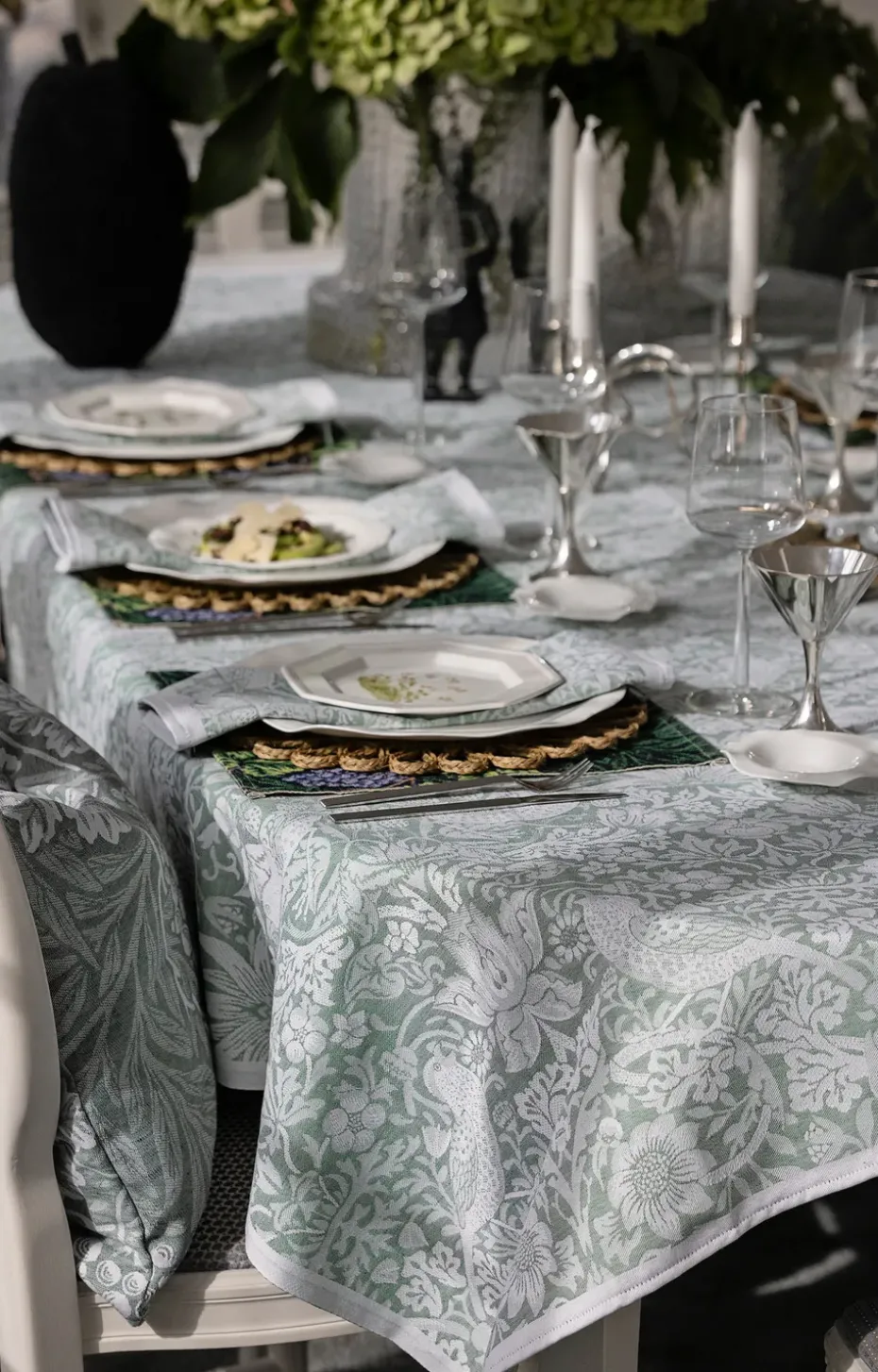 Strawberry Thief tafelkleed 150x300 cm, Groen