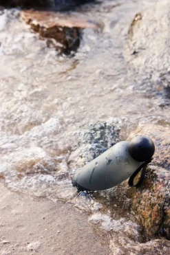 Tom waterfles 65 cl, Zwart